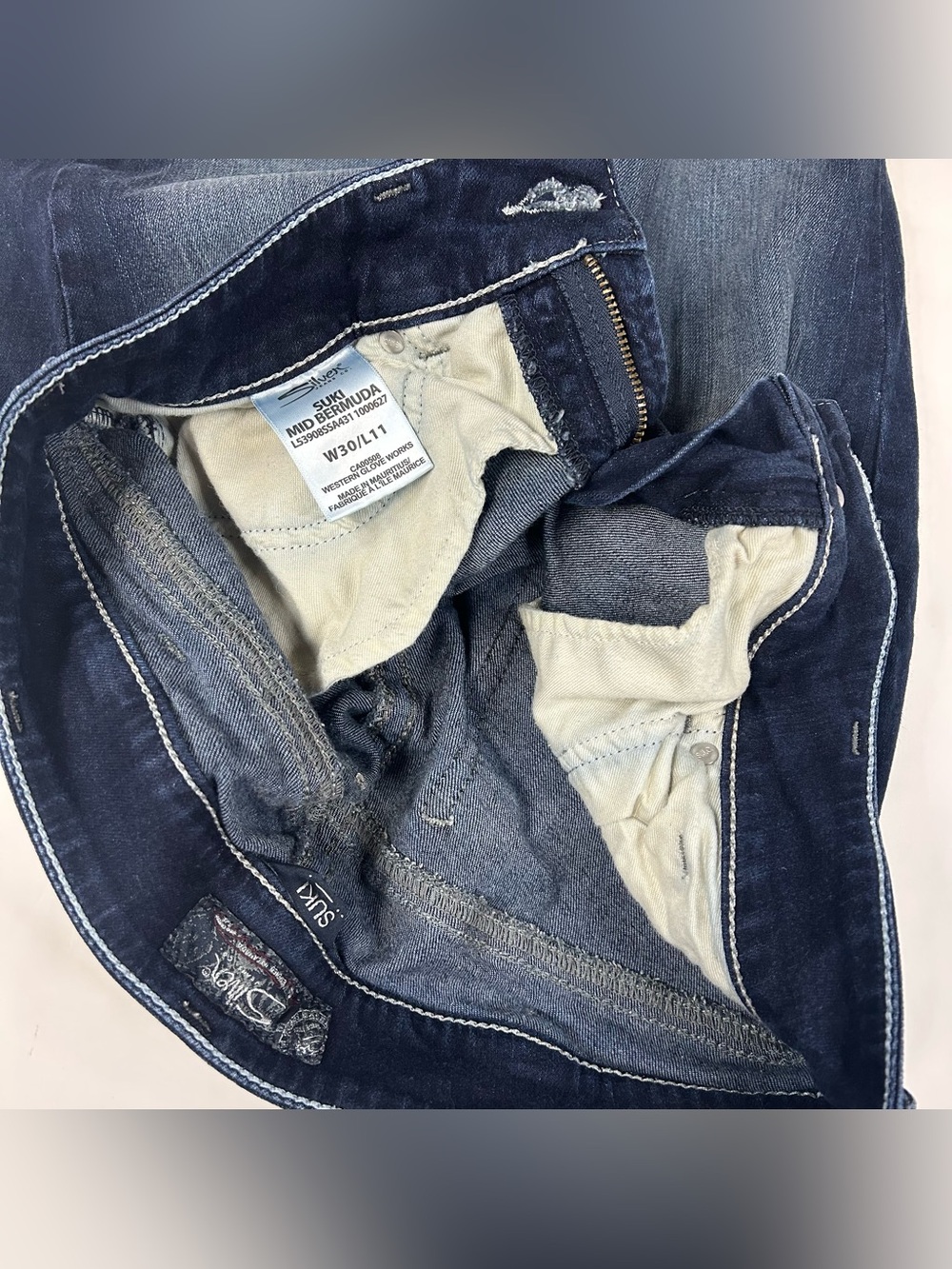 Silver Jeans Women’s Size W30/L11 Suki Mid Bermuda Jean Shorts Dark Wash #4209 - Picture 4 of 9